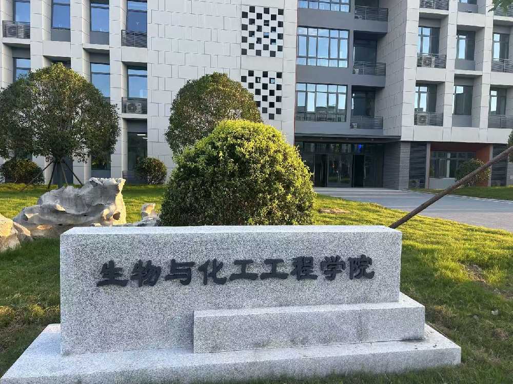 大连市扬州职业大学体育场高杆灯项目